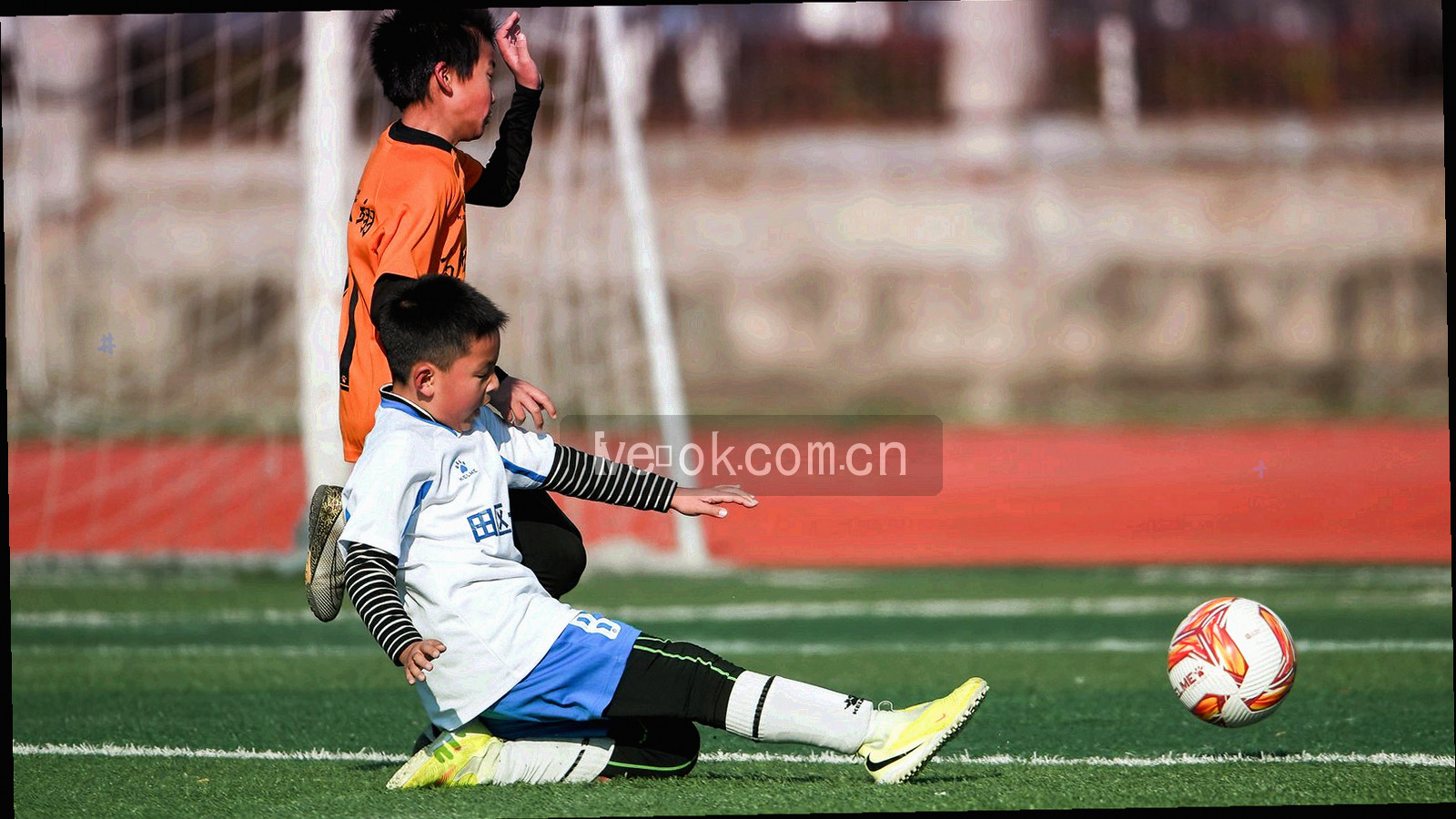 近景记分牌灯珠与数字纹理，隐约可辨认出轮次编号